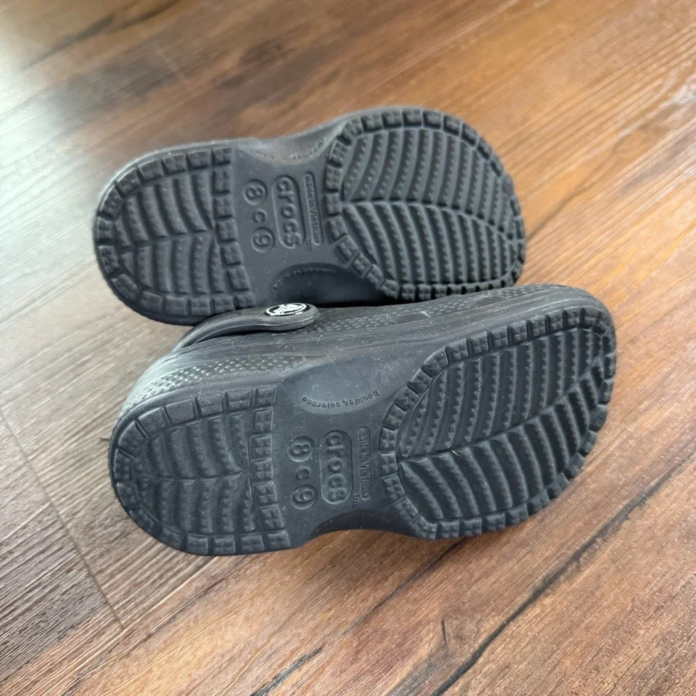 CROCS Kids Black Fuzzy Lined Clogs